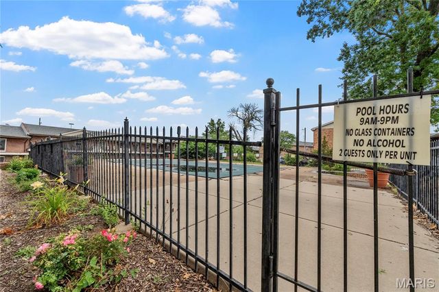 6923 Colonial Woods Drive 16, St Louis, MO 63129