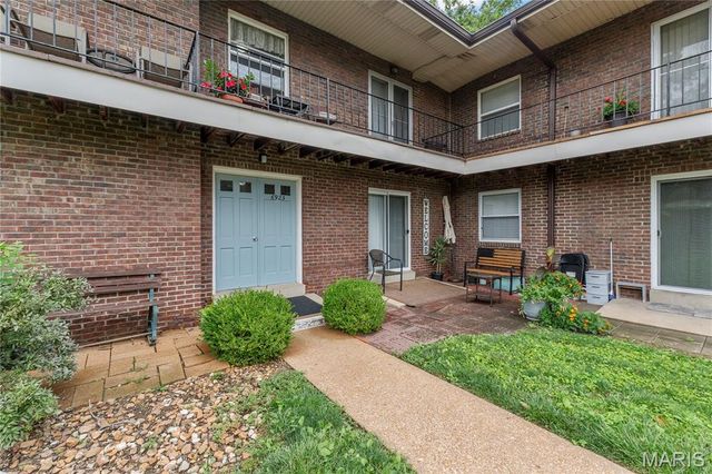 6923 Colonial Woods Drive 16, St Louis, MO 63129