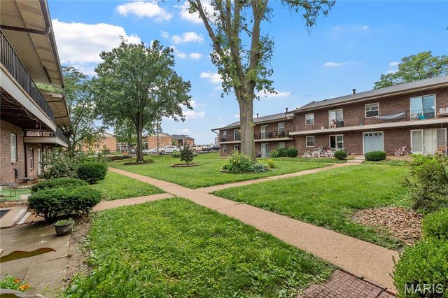 6923 Colonial Woods Drive 16, St Louis, MO 63129