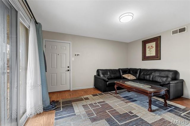 6923 Colonial Woods Drive 16, St Louis, MO 63129