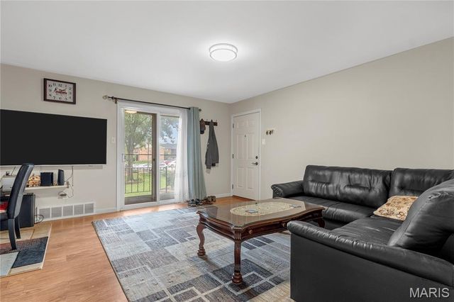 6923 Colonial Woods Drive 16, St Louis, MO 63129