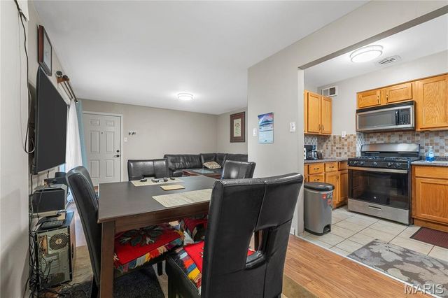6923 Colonial Woods Drive 16, St Louis, MO 63129