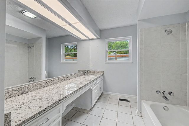 1966 E Brent Lane, Fayetteville, AR 72703