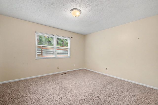 1966 E Brent Lane, Fayetteville, AR 72703