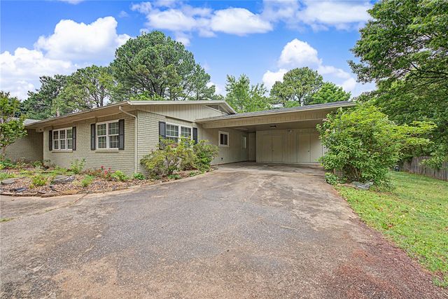 1966 E Brent Lane, Fayetteville, AR 72703