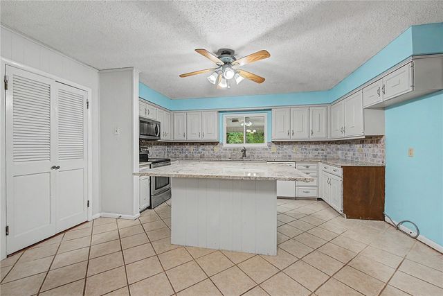 1966 E Brent Lane, Fayetteville, AR 72703