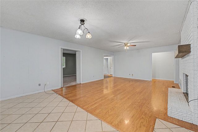 1966 E Brent Lane, Fayetteville, AR 72703