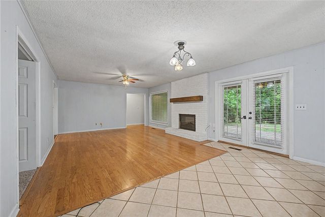1966 E Brent Lane, Fayetteville, AR 72703