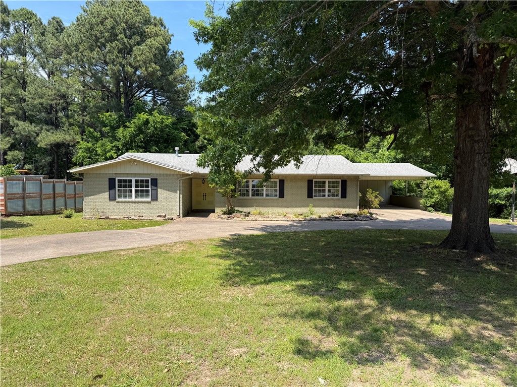 1966 E Brent Lane, Fayetteville, AR 72703