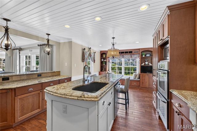 21 Country Life Acres, Country Life Acres, MO 63131