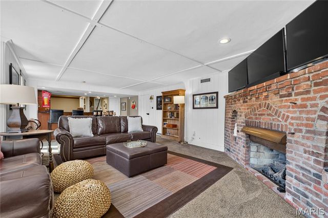 21 Country Life Acres, Country Life Acres, MO 63131