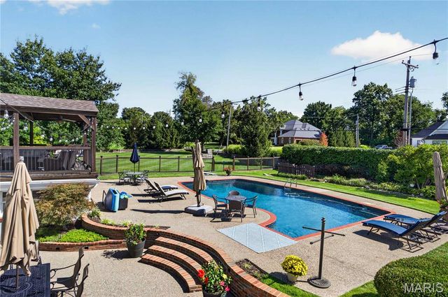 21 Country Life Acres, Country Life Acres, MO 63131