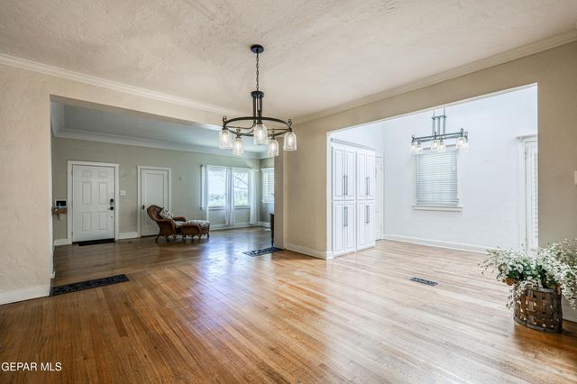 715 E ROBINSON Avenue, El Paso, TX 79902