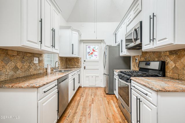 715 E ROBINSON Avenue, El Paso, TX 79902