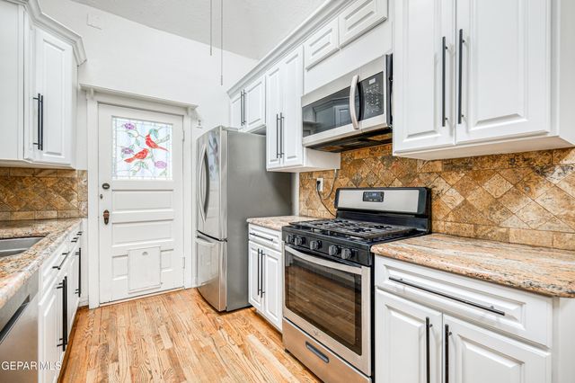 715 E ROBINSON Avenue, El Paso, TX 79902