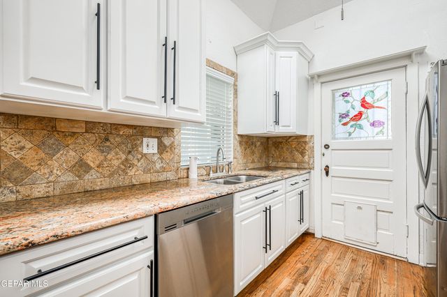 715 E ROBINSON Avenue, El Paso, TX 79902