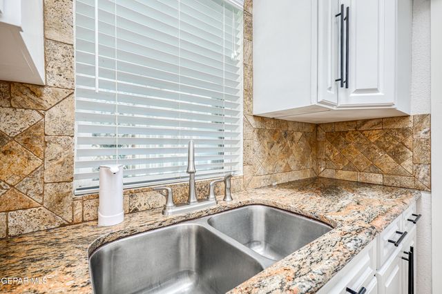 715 E ROBINSON Avenue, El Paso, TX 79902