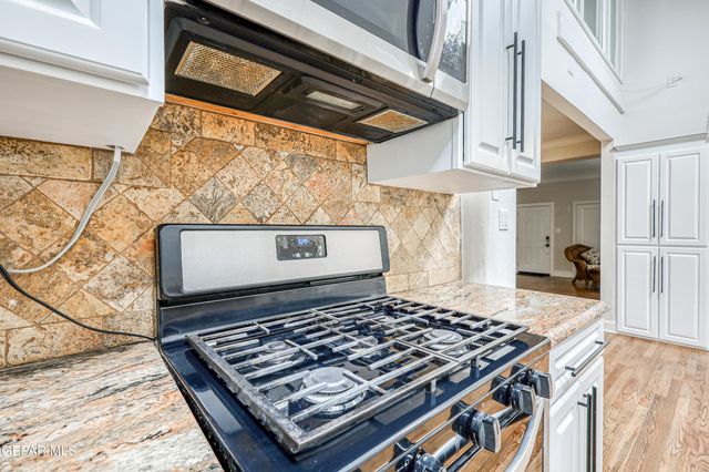 715 E ROBINSON Avenue, El Paso, TX 79902