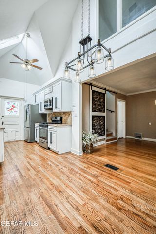 715 E ROBINSON Avenue, El Paso, TX 79902