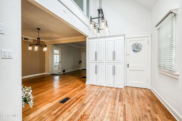 715 E ROBINSON Avenue, El Paso, TX 79902