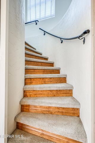 715 E ROBINSON Avenue, El Paso, TX 79902