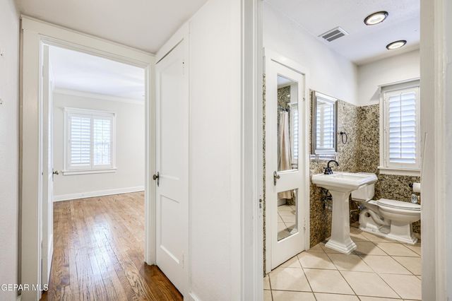 715 E ROBINSON Avenue, El Paso, TX 79902