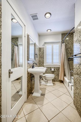 715 E ROBINSON Avenue, El Paso, TX 79902