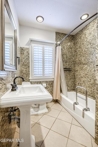 715 E ROBINSON Avenue, El Paso, TX 79902