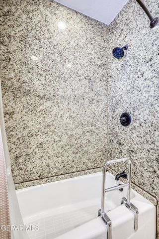 715 E ROBINSON Avenue, El Paso, TX 79902