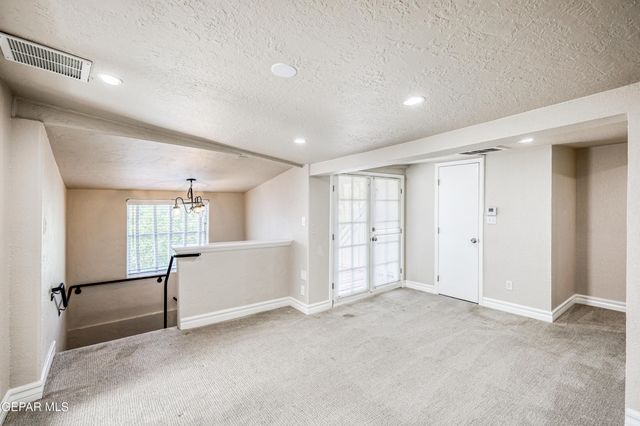 715 E ROBINSON Avenue, El Paso, TX 79902