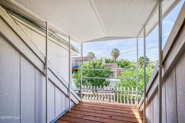 715 E ROBINSON Avenue, El Paso, TX 79902