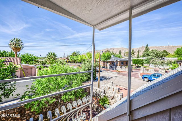 715 E ROBINSON Avenue, El Paso, TX 79902