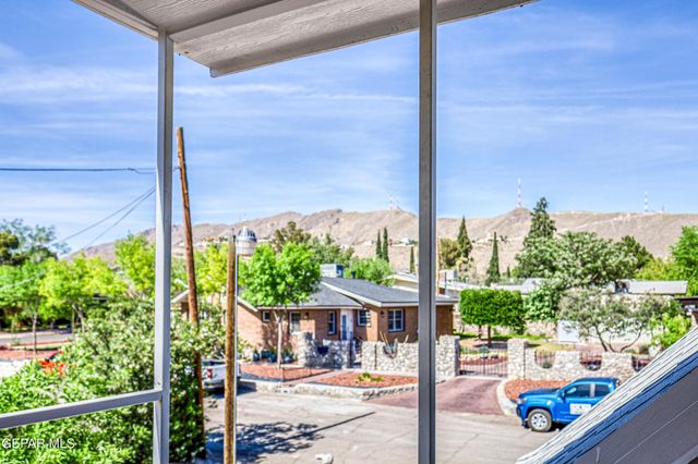 715 E ROBINSON Avenue, El Paso, TX 79902