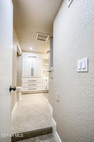 715 E ROBINSON Avenue, El Paso, TX 79902