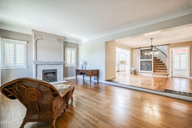 715 E ROBINSON Avenue, El Paso, TX 79902