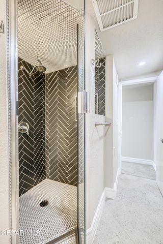 715 E ROBINSON Avenue, El Paso, TX 79902