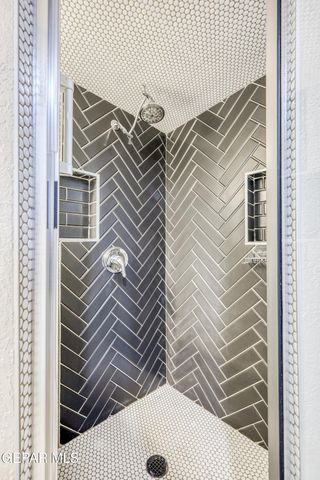 715 E ROBINSON Avenue, El Paso, TX 79902