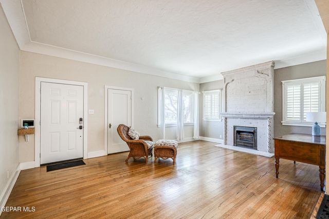 715 E ROBINSON Avenue, El Paso, TX 79902