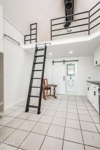 715 E ROBINSON Avenue, El Paso, TX 79902