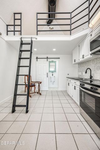 715 E ROBINSON Avenue, El Paso, TX 79902