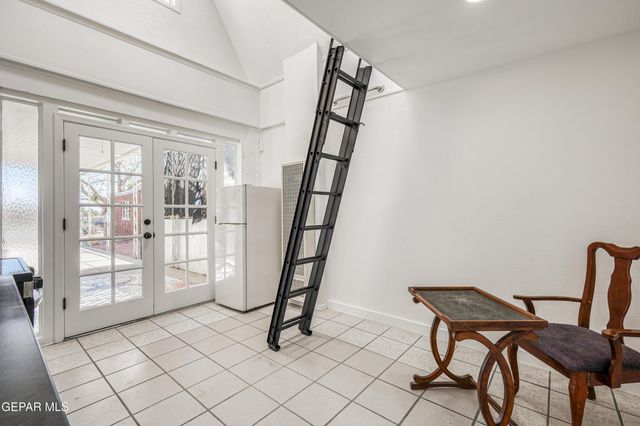 715 E ROBINSON Avenue, El Paso, TX 79902