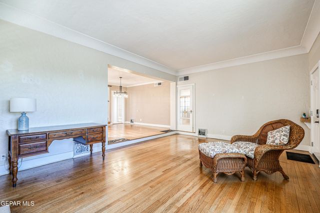 715 E ROBINSON Avenue, El Paso, TX 79902