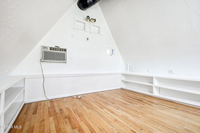 715 E ROBINSON Avenue, El Paso, TX 79902