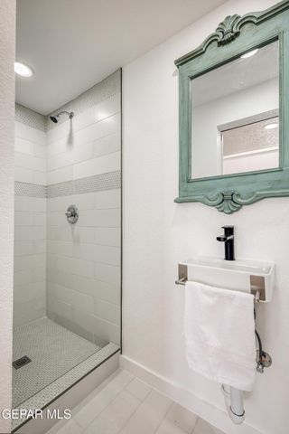 715 E ROBINSON Avenue, El Paso, TX 79902