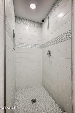 715 E ROBINSON Avenue, El Paso, TX 79902