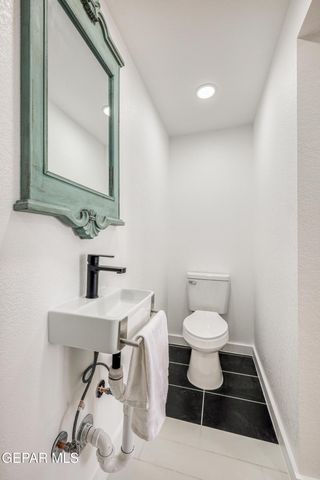 715 E ROBINSON Avenue, El Paso, TX 79902