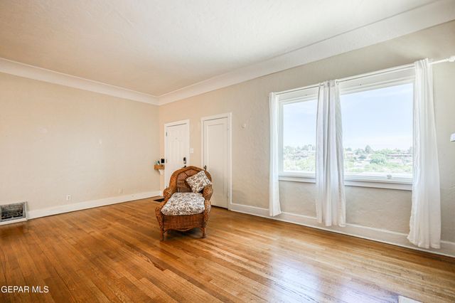 715 E ROBINSON Avenue, El Paso, TX 79902