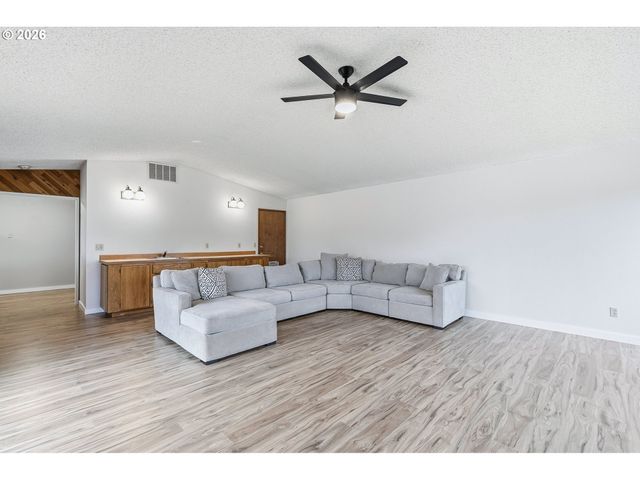 1407 WILLAMINA Ave, Forest Grove, OR 97116