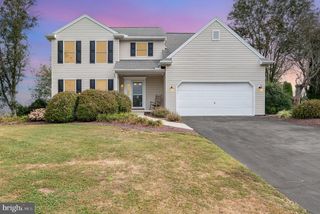 27 N SEASONS DR, Dillsburg, PA 17019