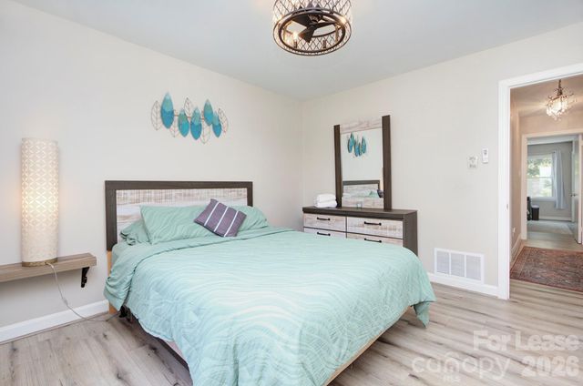 629 Grandin Road, Charlotte, NC 28208
